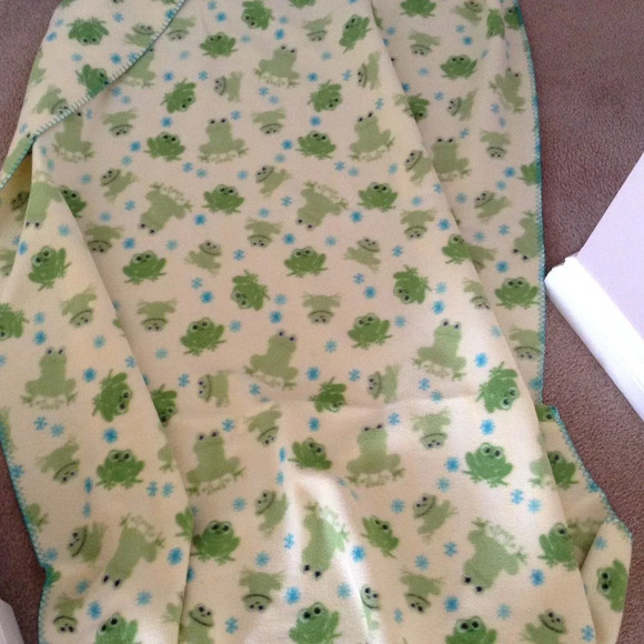 Baby Children's Toddlers Fleece Blanket Throw Green Frog Bedding Warm Soft - Picture 1 of 4